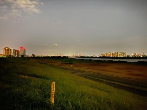 iPhone11と淀川（午後9時）