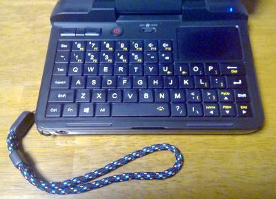 GPD MicroPCのキーボードとストラップ